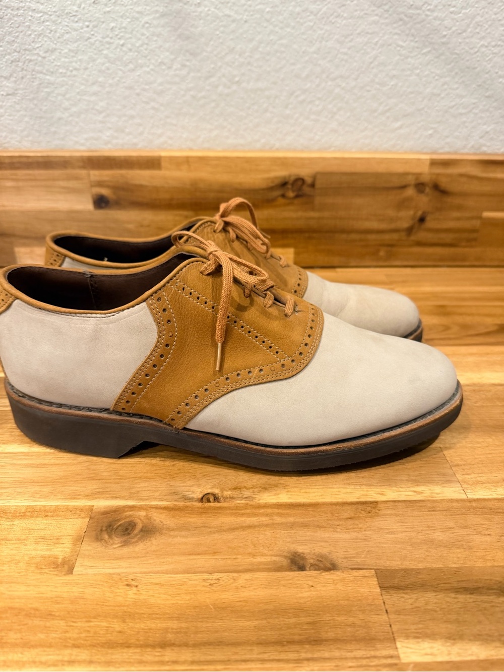 Dexter Two-Tone Saddle Oxfords in Beige and Tan
